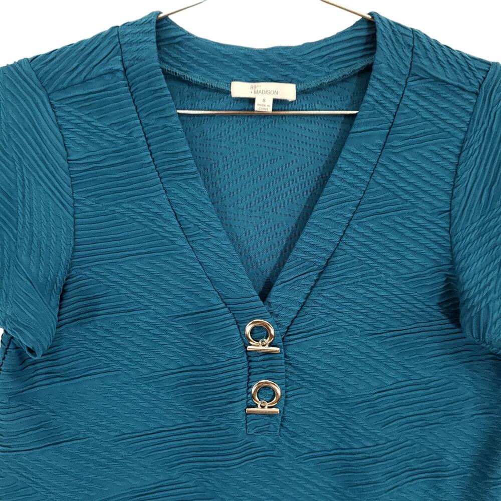 89th & Madison Blouse Womens Small Teal Short Sleeve Accented V Neck Chic Top - Picture 2 of 11